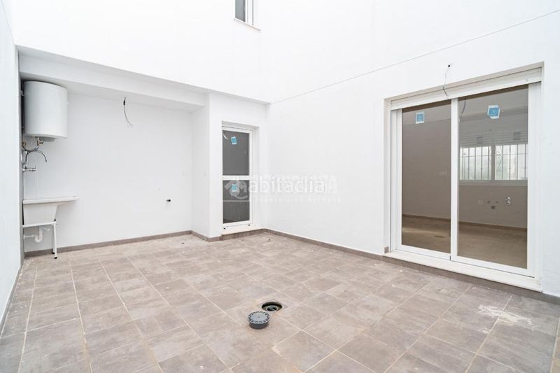 Foto 22d5a7fb-9d4f-4277-ace1-e31dbbdaa034. Casa aparellada amb calefacció a Nívar