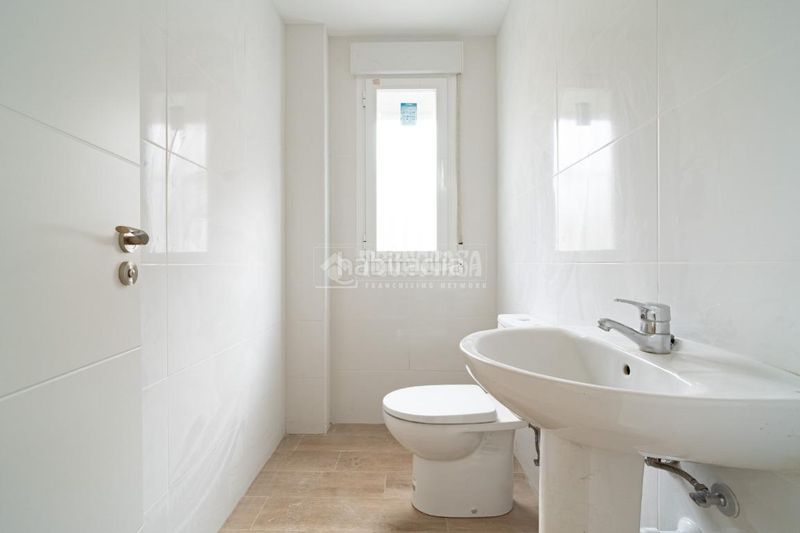 Foto 3079f943-86c7-4ee2-8a4b-15d3dedcf709. Casa aparellada amb calefacció a Nívar