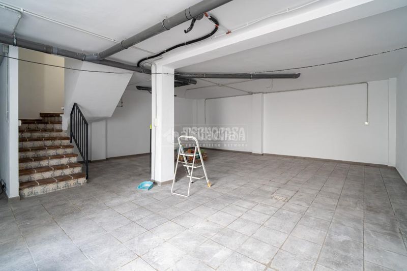 Foto 66dcc3f4-684d-4af9-a7ac-1b1e6e85adbc. Casa aparellada amb calefacció a Nívar