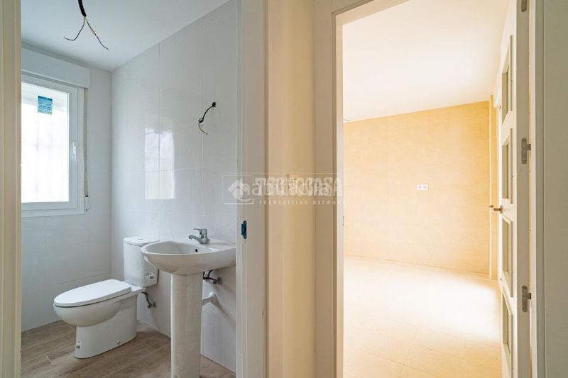 Foto 8348a20f-2130-4bdd-aac5-a8d66a84a9ca. Casa aparellada amb calefacció a Nívar