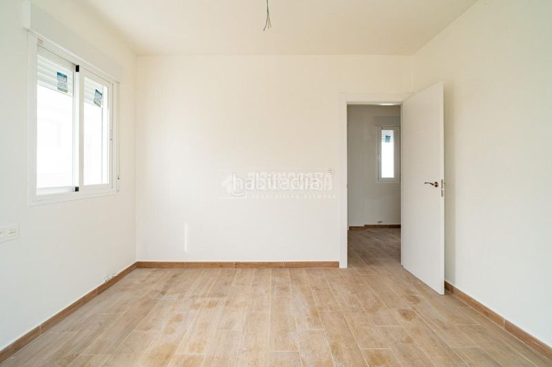 Foto 888aedfa-823b-4523-ac77-ef5d3e70bab1. Casa aparellada amb calefacció a Nívar