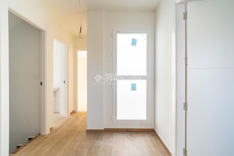 Foto 8bee53bd-608f-46c0-953c-26d5c2e06537. Casa aparellada amb calefacció a Nívar