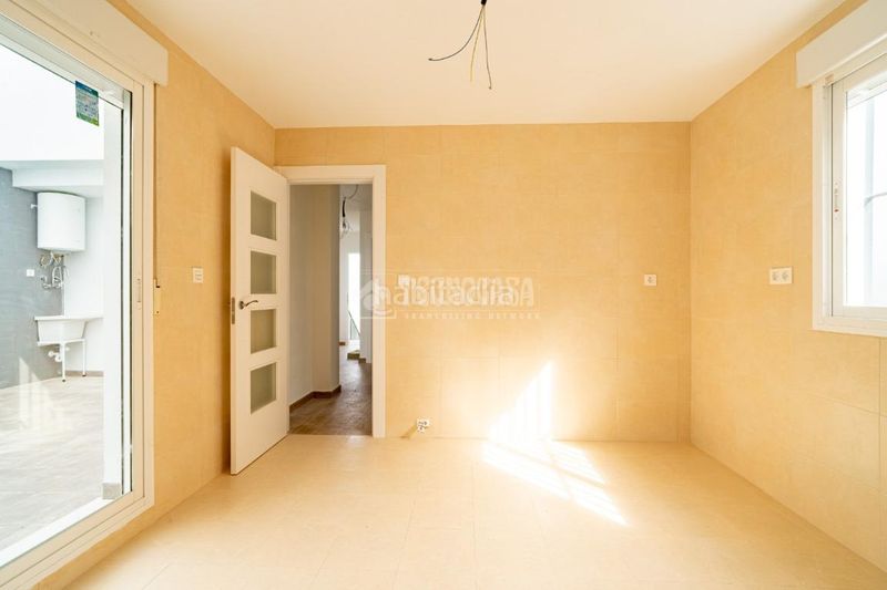 Foto a1ef0347-723a-41f5-a253-da3c82ca4280. Casa aparellada amb calefacció a Nívar