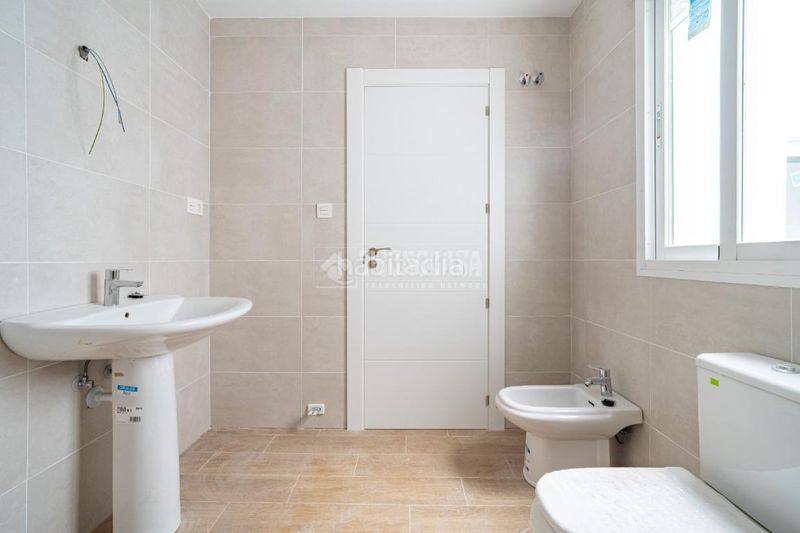 Foto ddabc6a1-b58f-45e4-b82f-550ae831419d. Casa aparellada amb calefacció a Nívar