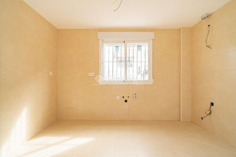 Foto e37b2e9e-4b24-439c-a0df-0823c793f21e. Casa aparellada amb calefacció a Nívar