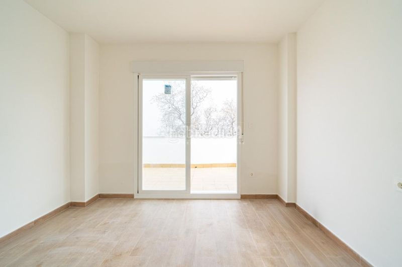 Foto f2730379-d172-439f-ab7e-52addc27957a. Casa aparellada amb calefacció a Nívar