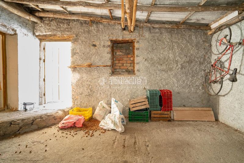 Foto b05591cc-9b71-4c46-82b5-8a3dd602b370. Casa aparellada a Beas de Granada