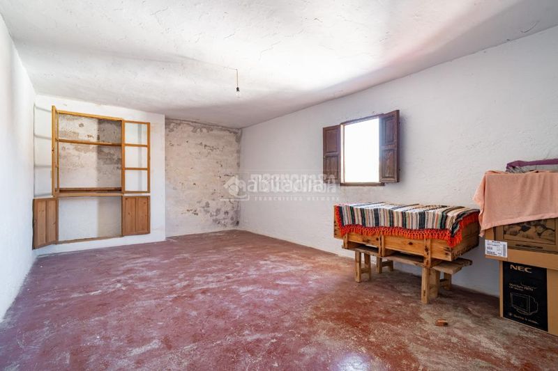 Foto b63b4043-d89c-4238-a06b-a2c8c7c1d321. Casa aparellada a Beas de Granada