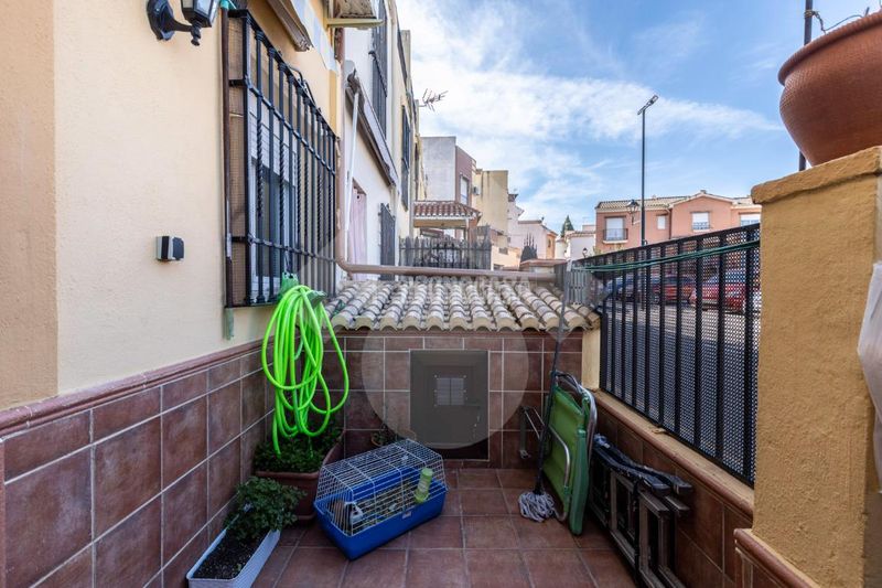 Foto b92dbc53-2f27-42ff-8d71-6008ff9c227d. Casa aparellada a Pulianas