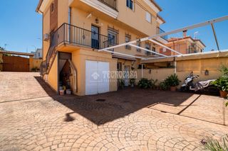 Casa aparellada a Jun. Casa en venta en jun