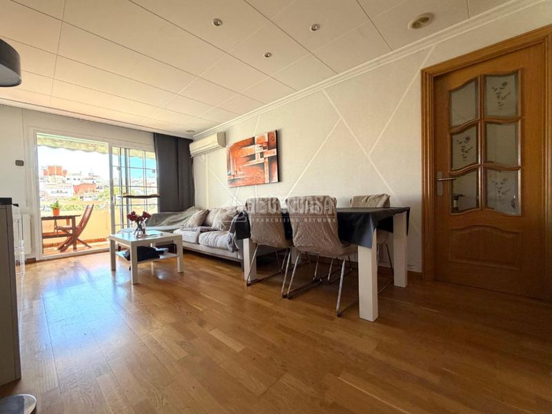 Foto f0879d63-01bb-47b2-9da9-41d00cc7513e. Pis a Lloreda Badalona