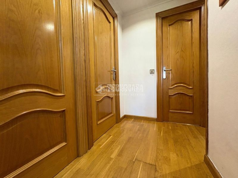 Foto feae2b3c-edac-4c93-a25b-6065200e791e. Pis a Lloreda Badalona