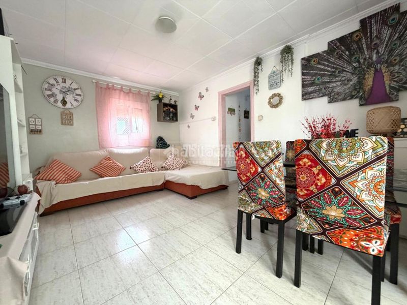 Foto 237ec050-30db-4a09-8921-4b606db1abf1. Piso  en venta en Sant Crist Badalona