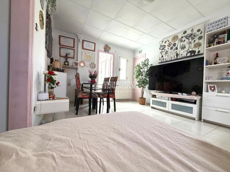 Foto 801f2cba-fbcf-42ed-851d-107e10c97c51. Piso  en venta en Sant Crist Badalona