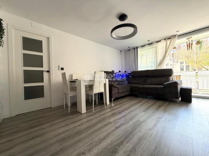 Foto 9ec73275-bbe2-45eb-a345-54967ba73de8. Pis amb calefacció a Lloreda Badalona