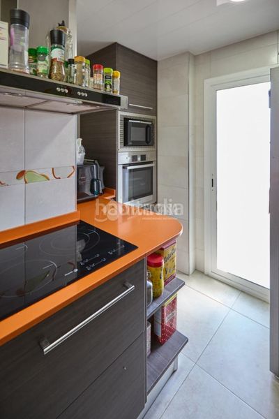 Foto f76e854c-1e79-4d18-a275-57f17321d71d. Pis amb calefacció a Lloreda Badalona