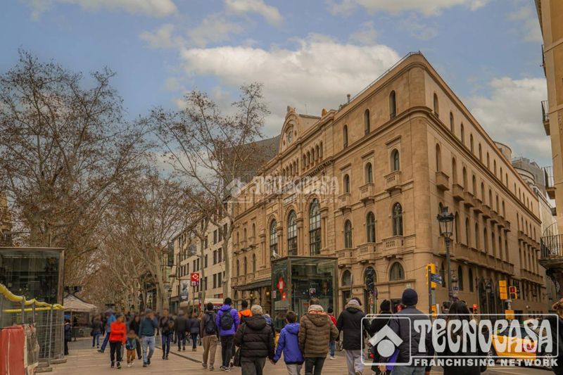 Foto e59d6faa-12b1-4b64-8a06-0744683f3733. Pis a Raval Barcelona