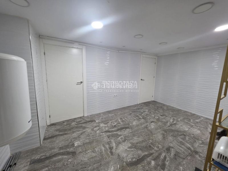 Foto 02e5f384-cb77-44fe-a224-62cede0657a2. Local comercial a Raval Barcelona