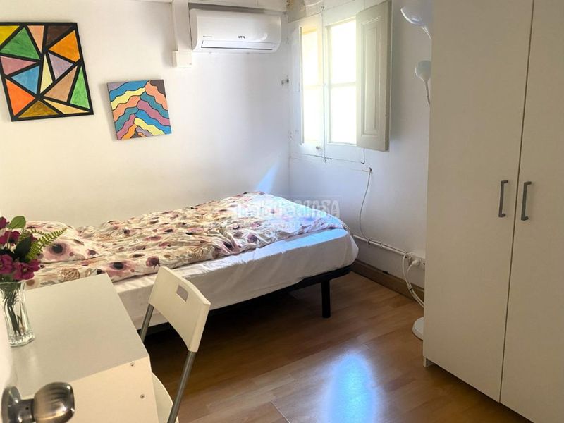 Foto 2f4d7c0c-8672-405f-950b-6a58c8a8cae2. Local comercial a Raval Barcelona