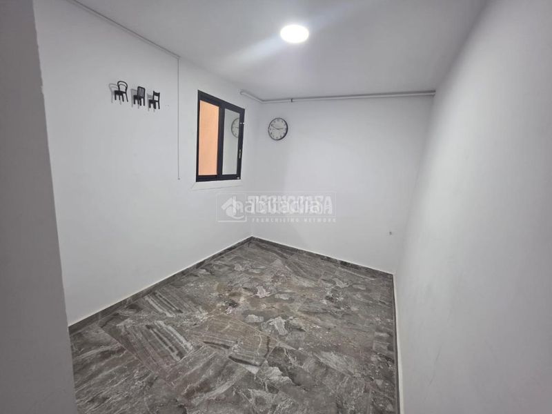 Foto 40fde2f2-e3b0-4951-8f81-b2527a12693a. Local comercial a Raval Barcelona