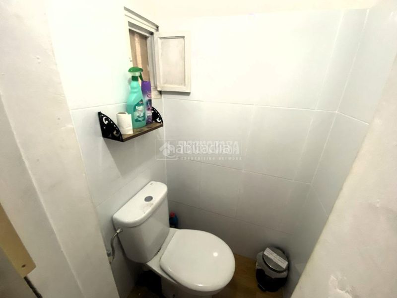 Foto 536c8fed-43ff-46f9-b79f-118798cc5099. Local comercial a Raval Barcelona