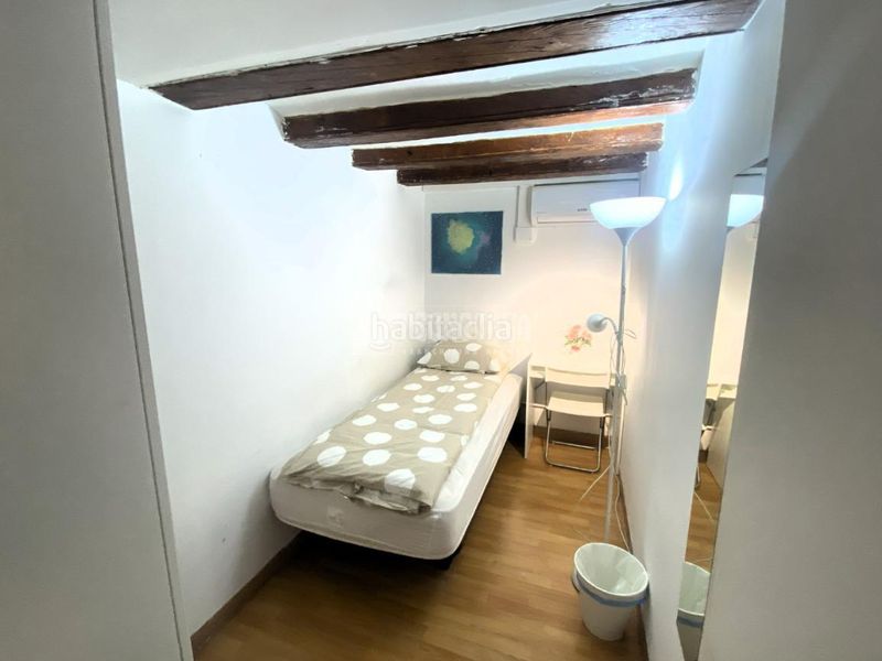 Foto abb727ab-ff50-4226-89f3-adf23cff57fa. Local comercial a Raval Barcelona