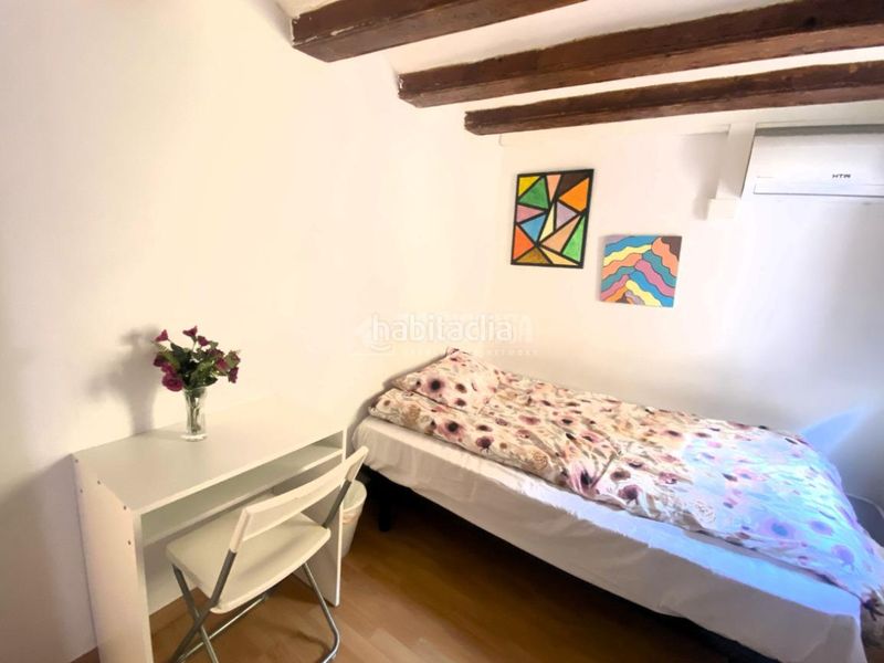 Foto b0a15859-321a-46c2-8242-236d959a0465. Local comercial a Raval Barcelona