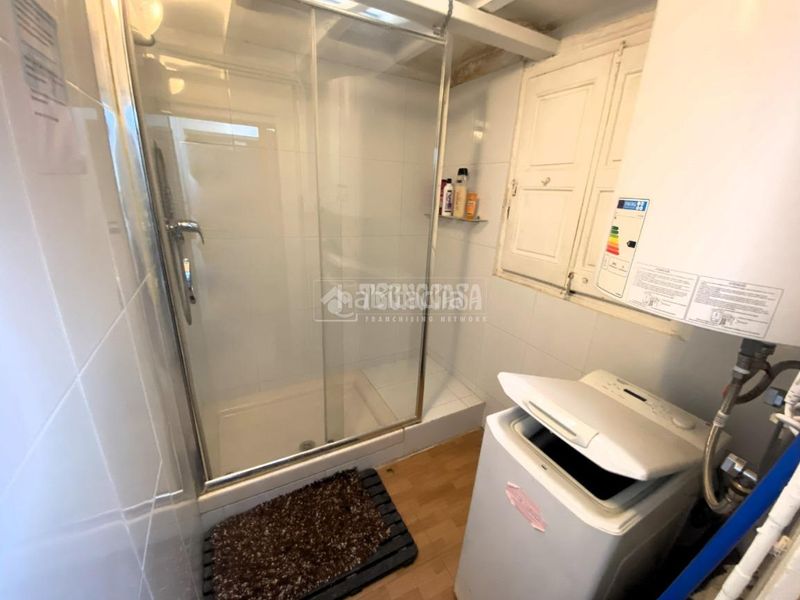 Foto d0b5231e-c5a9-4948-9247-342689a86361. Local comercial a Raval Barcelona