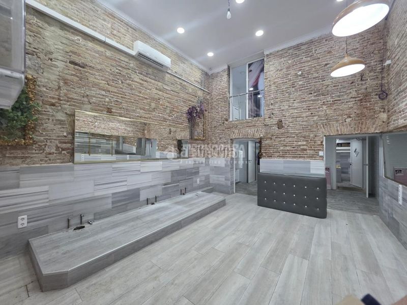 Foto d3fbca33-6df5-49d6-9c33-3f32b297e785. Local comercial a Raval Barcelona