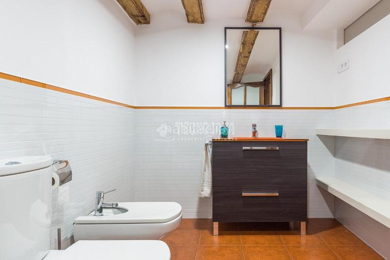 Foto d9270380-951e-4322-a256-b12ff15cebb5. Piso  en venta en Raval Barcelona