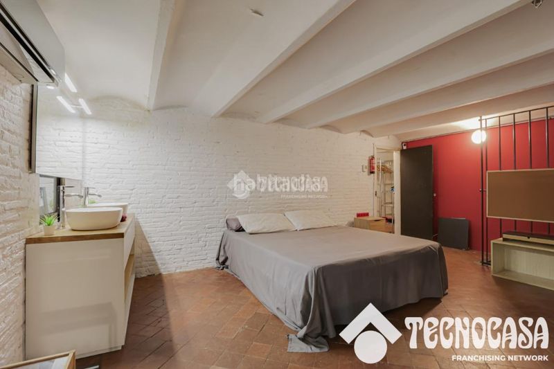 Foto 54e81b87-9fcb-42f5-b326-891acff5e707. Pis a Raval Barcelona