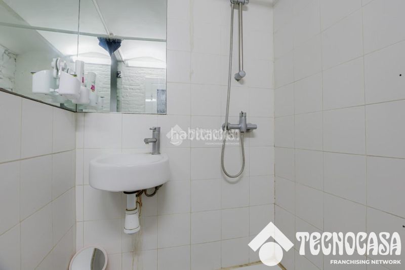Foto c349e6cb-0e0f-43d6-a6d4-f77acca32db4. Pis a Raval Barcelona
