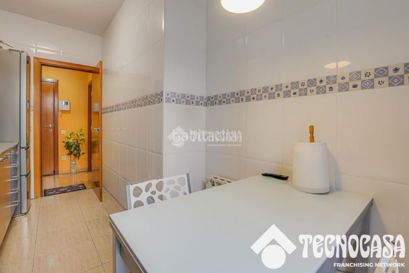 Foto e6e6b14d-17c0-49a9-bfaa-487dab9c7342. Pis amb calefacció aparcament a Raval Barcelona
