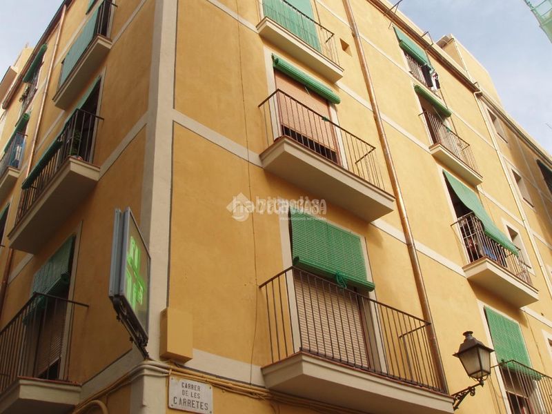 Foto a6e4724b-859d-4a80-a64c-d18fe9b2b0b8. Pis a Raval Barcelona