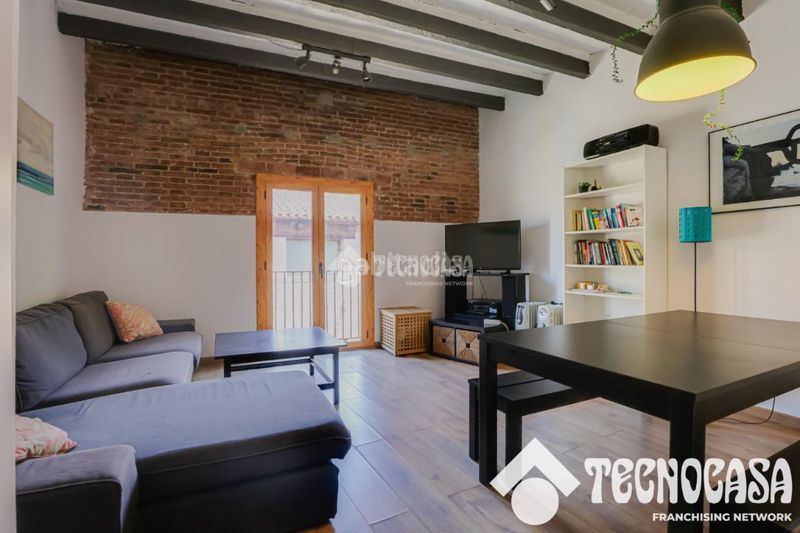 Foto 0c0965b9-6f7f-4f8a-8c37-e58ae909c1a1. Pis a Raval Barcelona