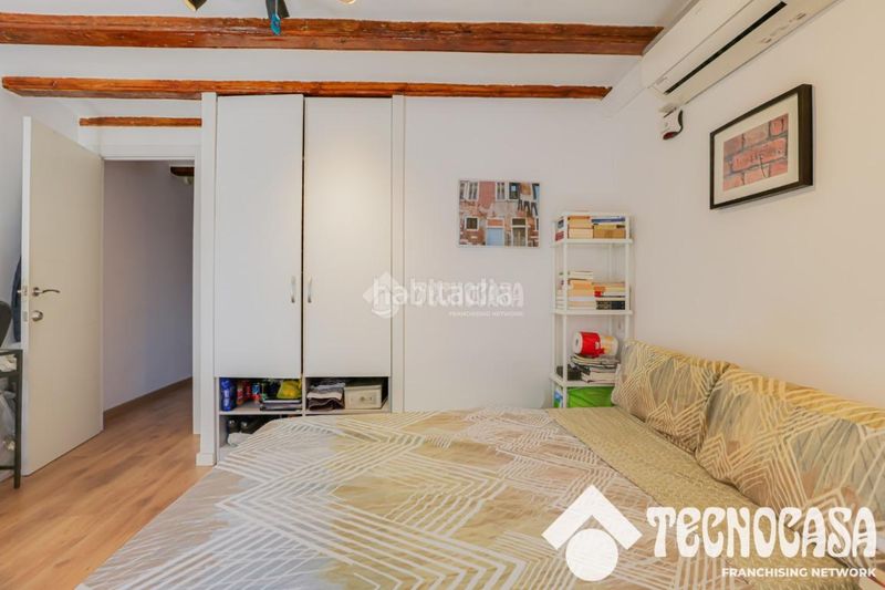 Foto 0f691b8d-6704-412b-aebb-4adcaeec2df6. Pis a Raval Barcelona