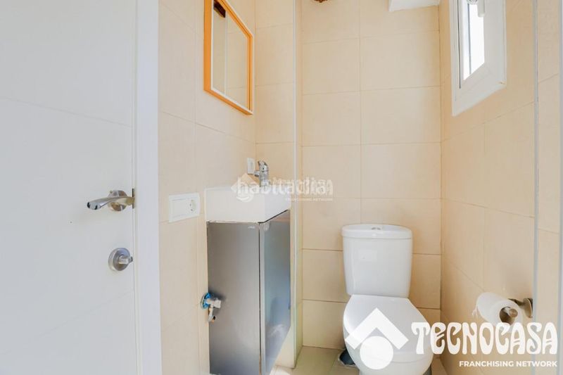 Foto 2b45dd2c-8769-447f-84ae-76ea3d61cdc3. Pis a Raval Barcelona