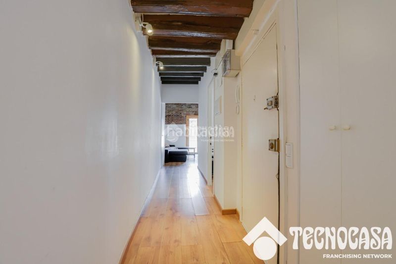 Foto a7da4764-260c-4f0b-a52d-86f444010a15. Pis a Raval Barcelona