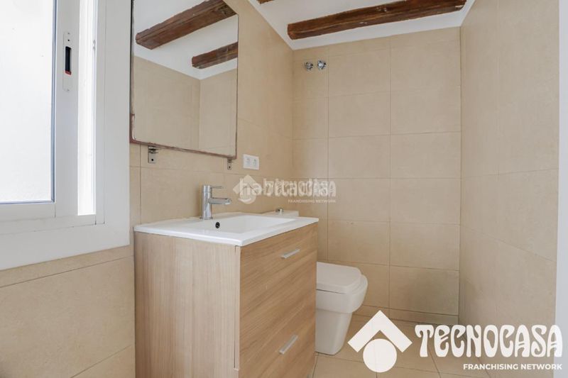 Foto b17919a4-f2c5-46c3-835d-2340e08a5e05. Pis a Raval Barcelona