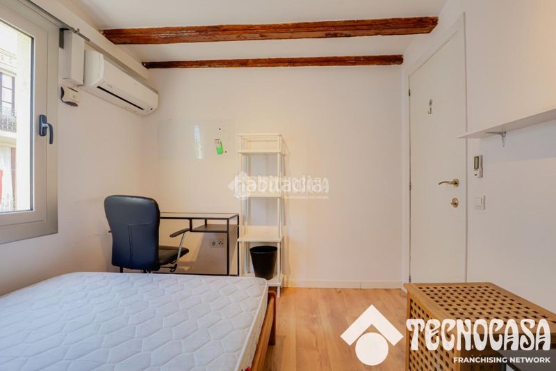 Foto faf4fbfd-9f6e-454a-88c6-83cf3bc4d9c4. Pis a Raval Barcelona