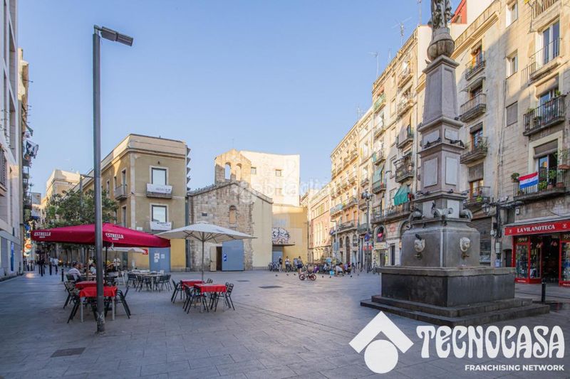 Foto f93458ae-9bed-4a3e-8985-e39ef89282ad. Pis a Raval Barcelona