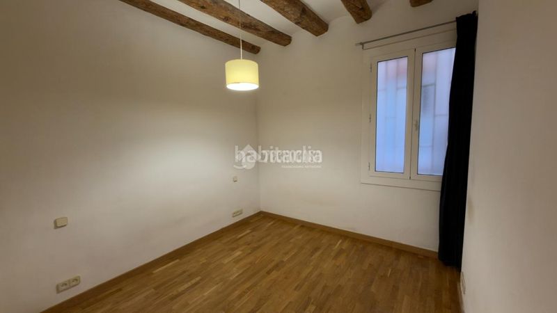 Foto 93c6fa6e-cb0f-4213-a289-153d496dd3e9. Pis a Raval Barcelona