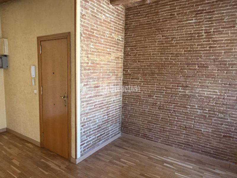 Foto c21c4379-d0a6-4d6b-85f4-5aaf59f7ac2f. Pis a Raval Barcelona