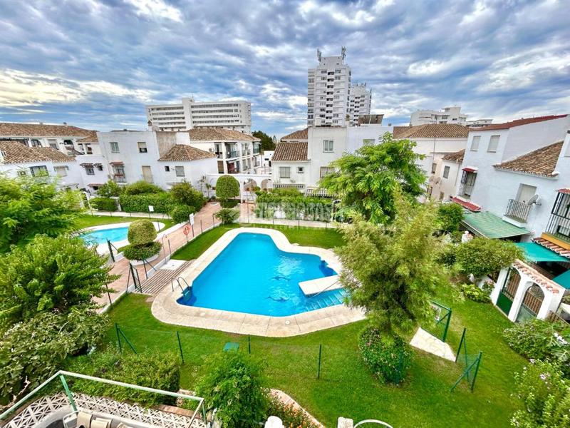 Foto 6db5fa1a-a6c2-471a-bfbf-e87dd97fa624. Maison jumelée avec parking dans Arroyo de la Miel Benalmádena