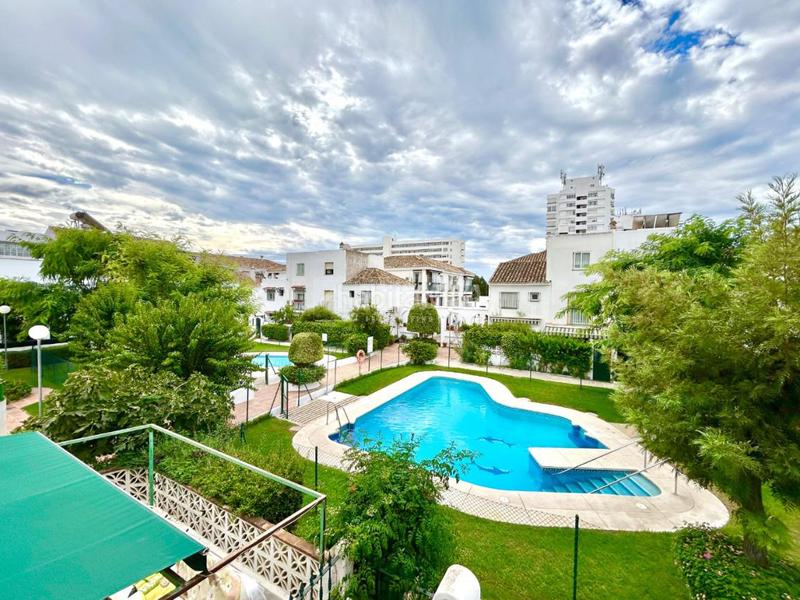 Foto a35f4e68-5ce5-40e8-b128-e72e6da416c8. Maison jumelée avec parking dans Arroyo de la Miel Benalmádena
