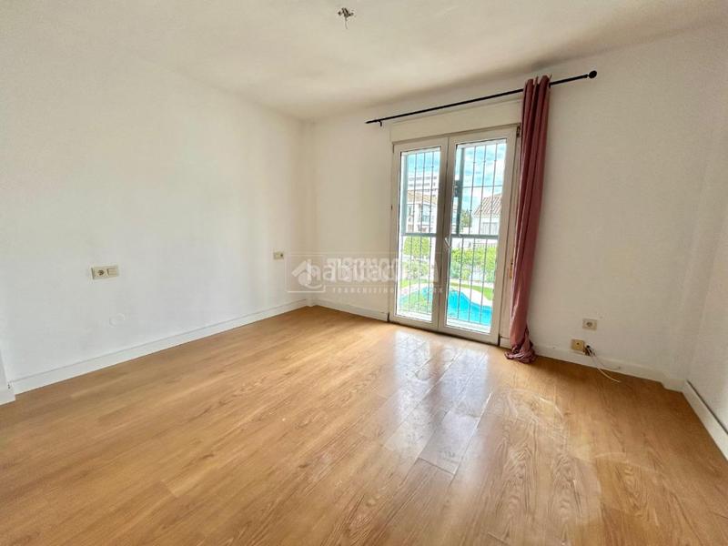 Foto babca4e0-5f90-4e3d-a415-2b2cf13884fa. Maison jumelée avec parking dans Arroyo de la Miel Benalmádena