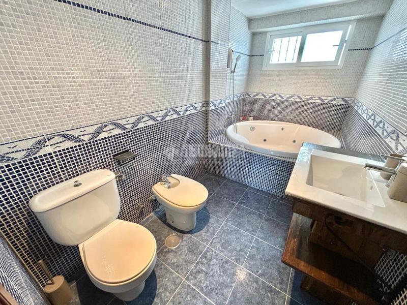 Foto d2cd278a-4cd9-46de-b0b7-681360f8219d. Maison jumelée avec parking dans Arroyo de la Miel Benalmádena