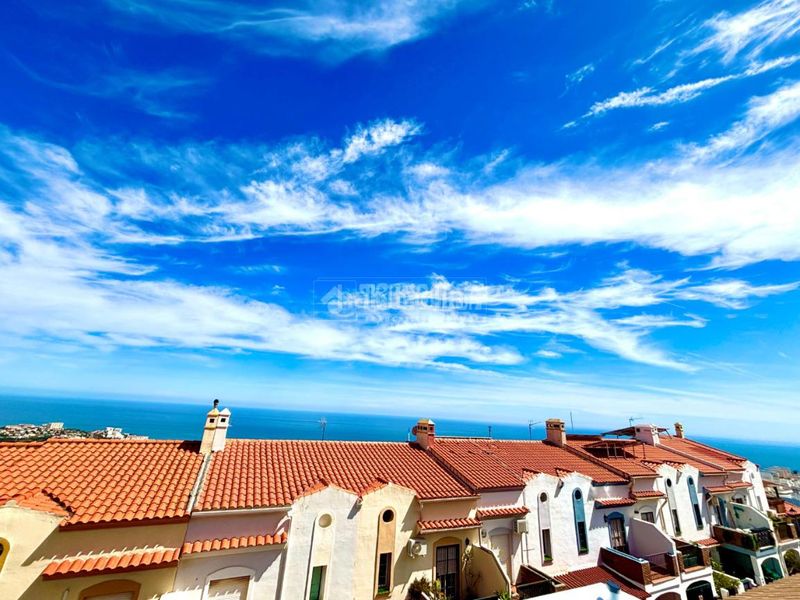 Foto 4684fb31-36a6-453f-90bd-6063c1dfb78a. Casa aparellada amb calefacció aparcament a Centro Benalmádena
