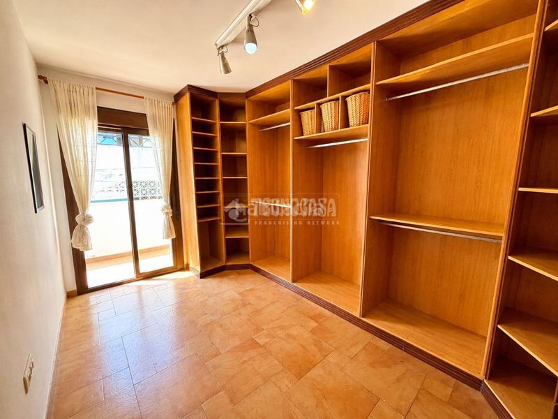 Foto 4a394828-a7c6-4d1c-84b5-081000f9c24c. Casa aparellada amb calefacció aparcament a Centro Benalmádena