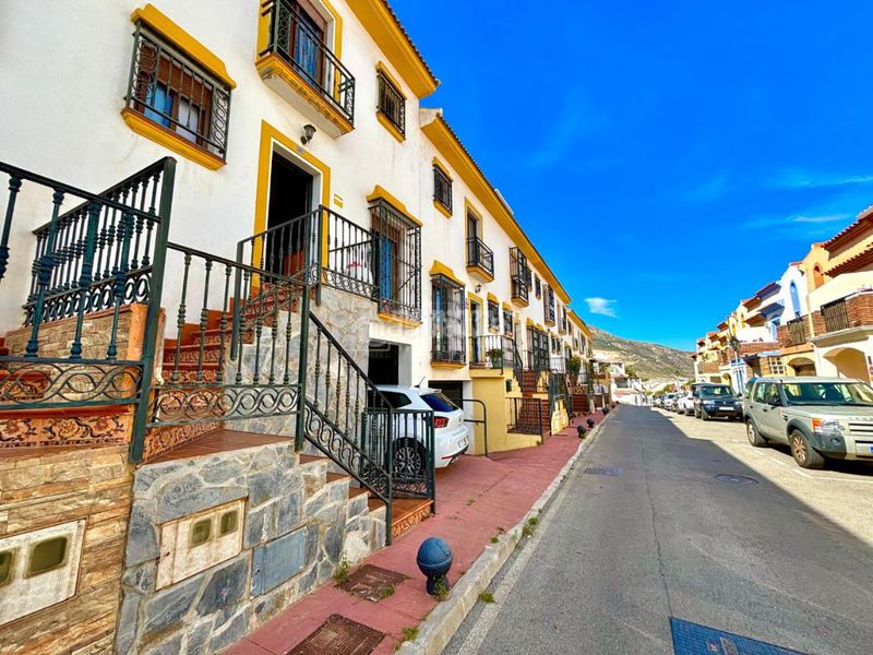 Foto 73a5e28c-2101-43ed-bbe6-36f447858823. Casa aparellada amb calefacció aparcament a Centro Benalmádena